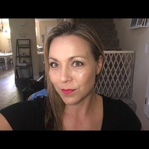 Meet your Posher, Dominique